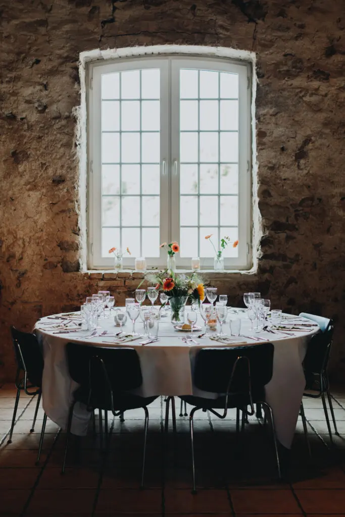 Lone <3 Azrin – Kærlighed på tværs af kontinenter: Det dansk-malaysiske sommerbryllup på godset 12 AL WeddingCopenhagen Dinner6of427