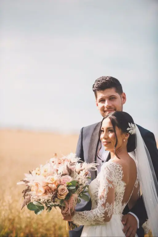 Bahar & Benjamin: Brudevals under stjernehimlen 9 Brudepar 513x768 1