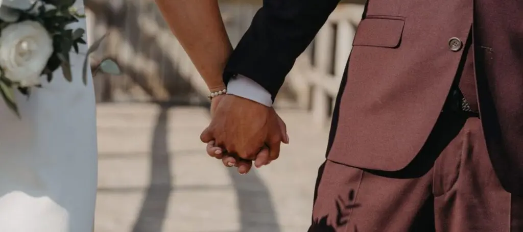 Hand i hand 1152x512 1