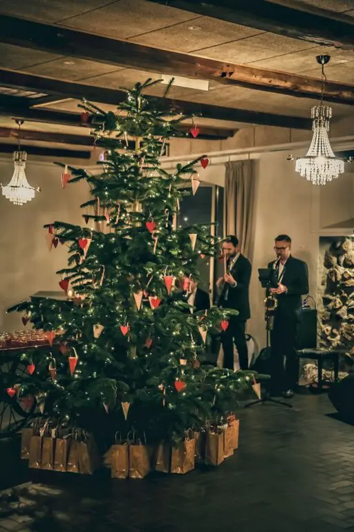 Hvordan skaber du et romantisk julebryllup? 6 Juletrae kobberbryllup 512x768 1