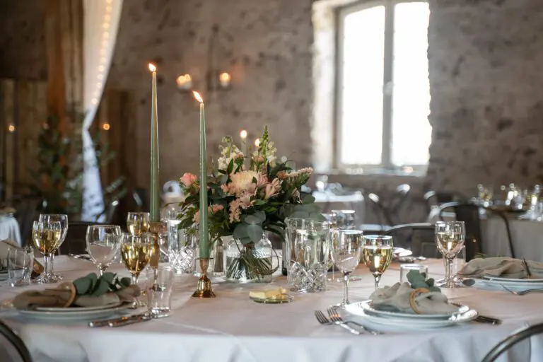 Anne & Morten: Bryllupsarrangøren fik en vild idé og vendte alt på hovedet 6 ME20370 768x512 1
