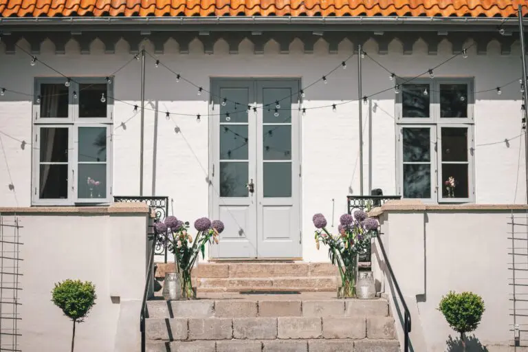 Pernille & Kjeld: Bryllup med farvetema 8 Terrasse pyntet til bryllup 768x512 1