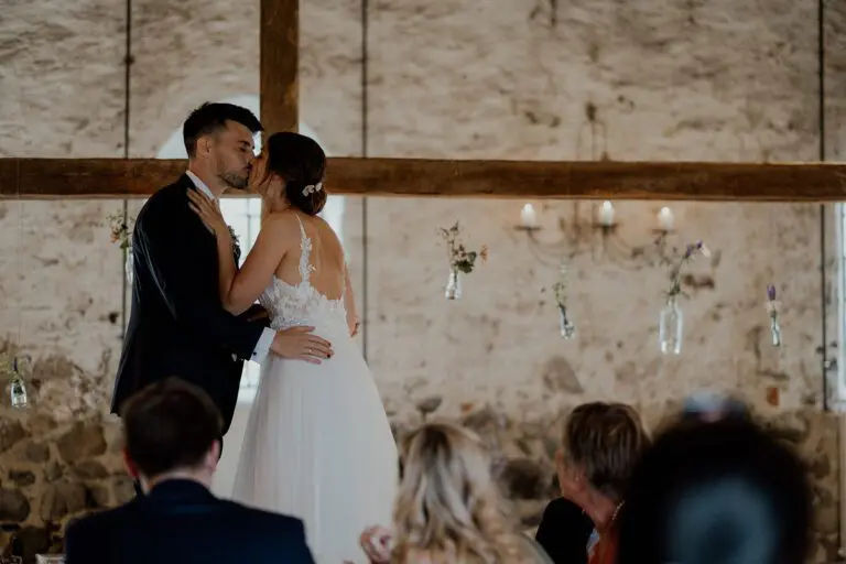 Her er alt, du skal vide om morgengaver 5 Zoe Tom Wedding 17.06.2022 347 768x512 1