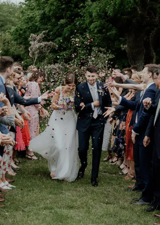Bryllup fra A til Å: Få svar på alle dine spørgsmål 8 Zoe Tom Wedding 17.06.2022 84 549x768 1