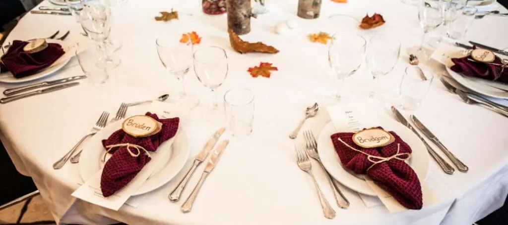 bordkort og brudekjoler 6 1152x512 1