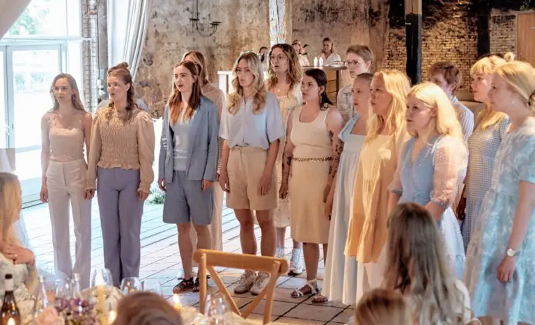 Den Ultimative Guide: Sådan vælger du din bryllupsmusik 3 bryllupsangere 3 768x467 1