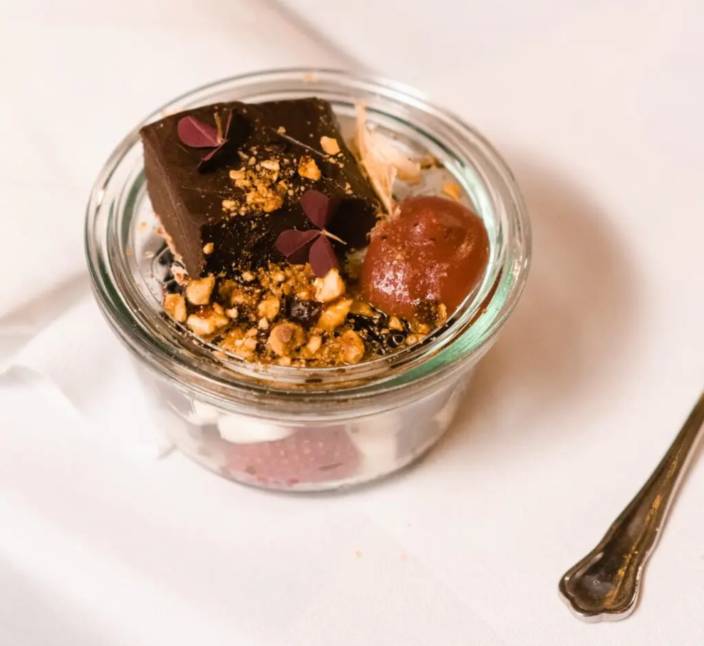 Stilfuldt og gennemført ladebryllup 18 dessert