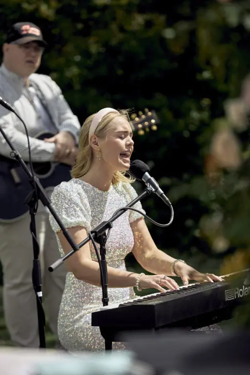 Den Ultimative Guide: Sådan vælger du din bryllupsmusik 1 kh mf bryllup 047 512x768 1