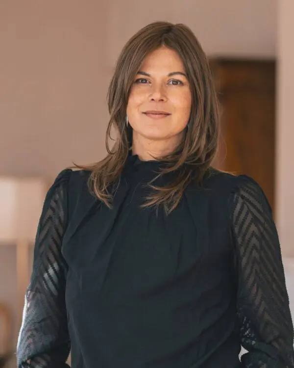Suzanne medarbejdere hjemmeside 2 scaled e1733749519172 600x750 1