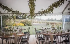 Det kan være svært at finde det helt rette bryllupslokale. Hvor skal du overhovedet starte? Der er jo så mange muligheder. Bare rolig. Vi har samlet 5 unikke bryllupssteder på Sjælland til dig.