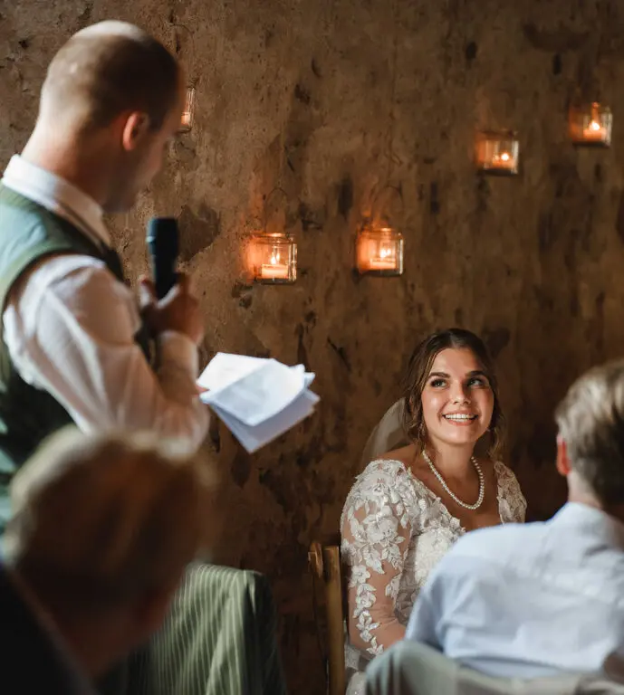 Bryllupsreportage: Nicoline & Julius Se hvad de ville have gjort anderledes, hvis de skulle planlægge alt igen 7 Millmountain.dk Fotograf Morten Mollebjerg 1390 e1766139428942 689x768 1