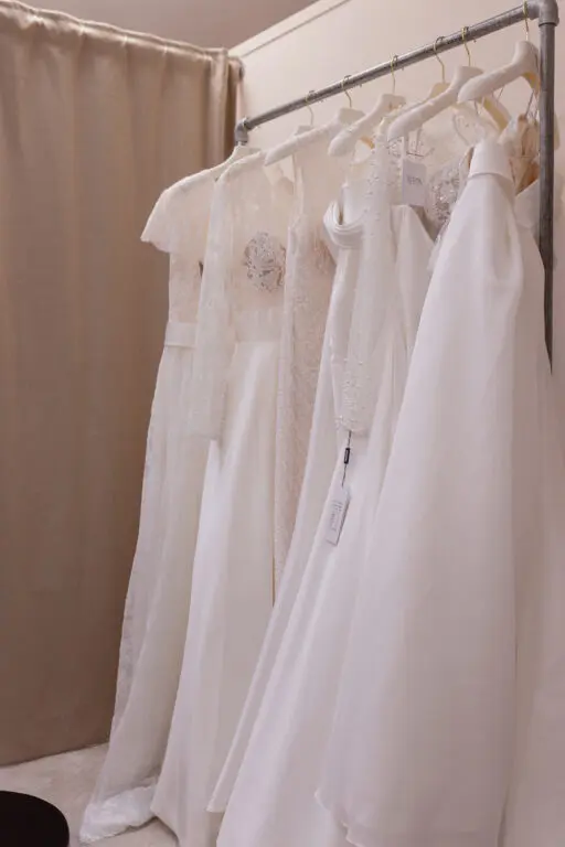 At finde brudekjolen – også når kroppen ikke passer ind i kataloget 18 Sonnerupgaard Fuhrmann 83 512x768 1