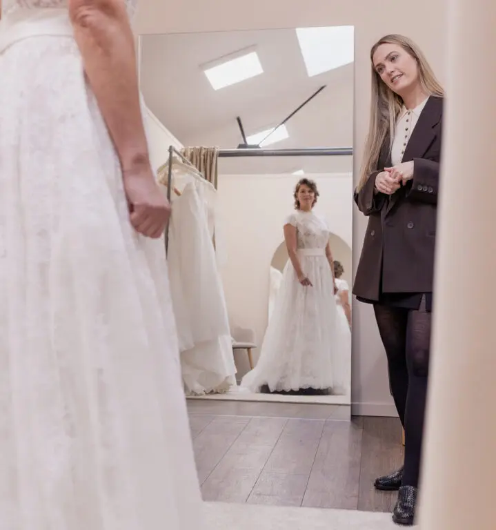 At finde brudekjolen – også når kroppen ikke passer ind i kataloget 13 Sonnerupgaard Fuhrmann 88 scaled e1770374845926 719x768 1