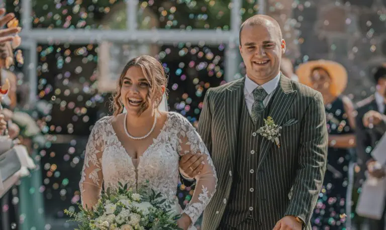 Bryllupsreportage: Nicoline & Julius Se hvad de ville have gjort anderledes, hvis de skulle planlægge alt igen 1 nicoline julius 22 scaled e1766141664804 768x458 1