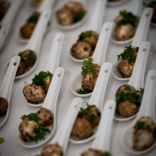 Lækker tapas til bryllup på små skeer