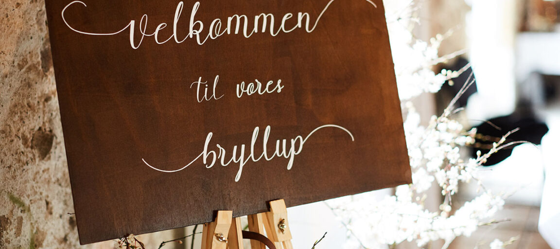 Velkomstskilt i træ til bryllup