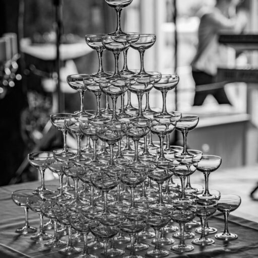 Tårn af champagneglas