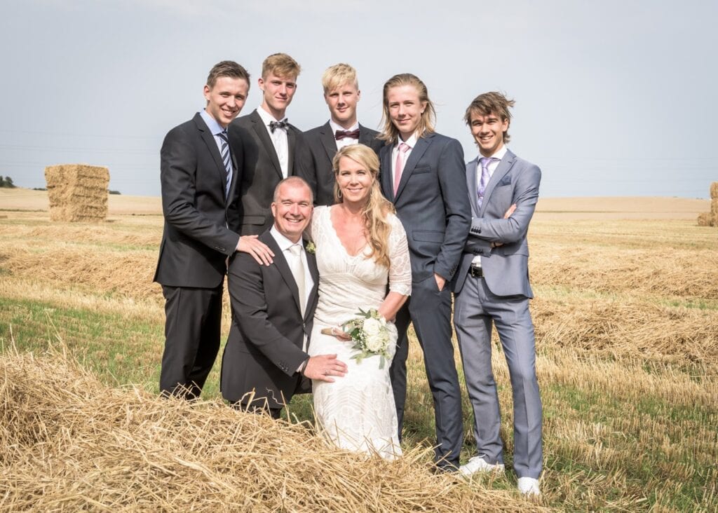 Gitte og Steen med deres børn til deres bryllup