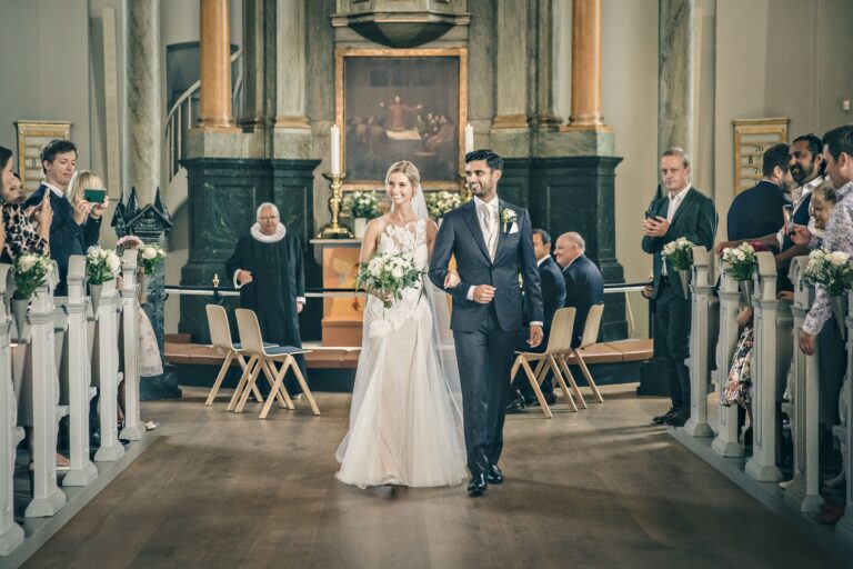 Brudepar viet i Frederiksberg Kirke