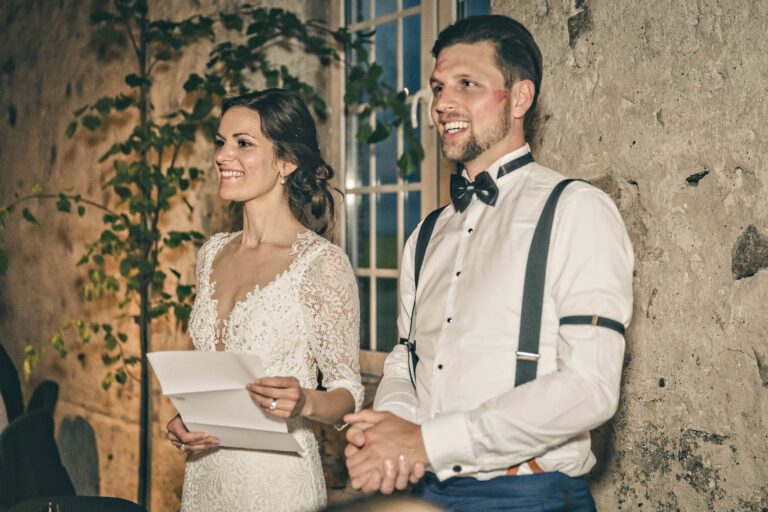 Brud og gom holder fælles tale til bryllup i 1877-Laden på Sonnerupgaard Gods