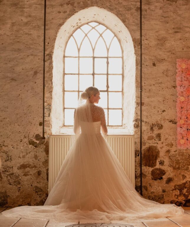 THea ved staldvinduet i LB